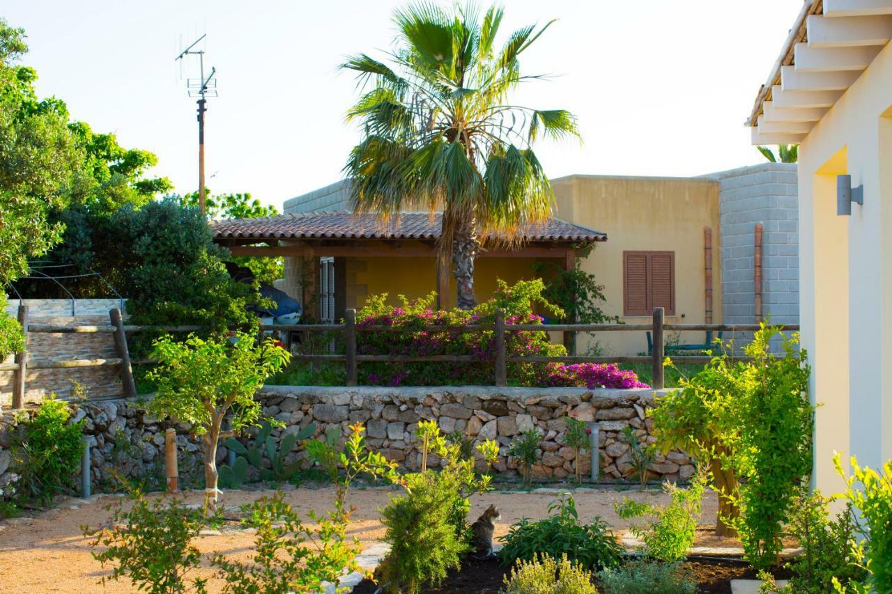 Le Suites Del Carrubo Favignana Exterior foto