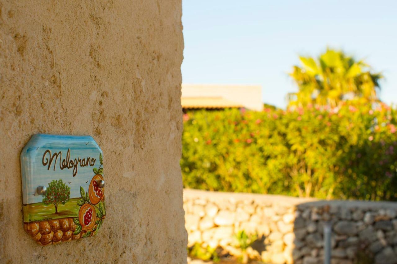 Le Suites Del Carrubo Favignana Exterior foto