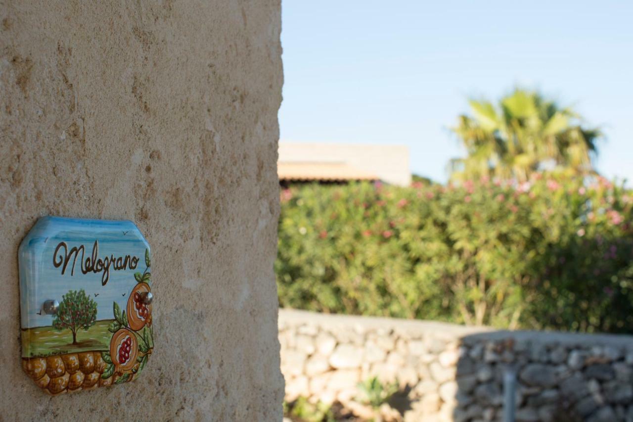 Le Suites Del Carrubo Favignana Exterior foto